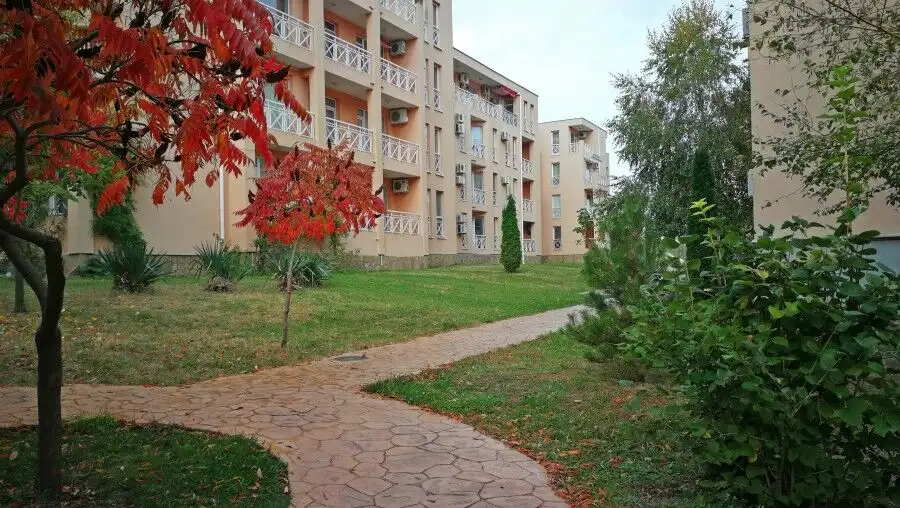 Spacious 2-bedroom top floor apartment with three terraces offering stunning panoramic views.