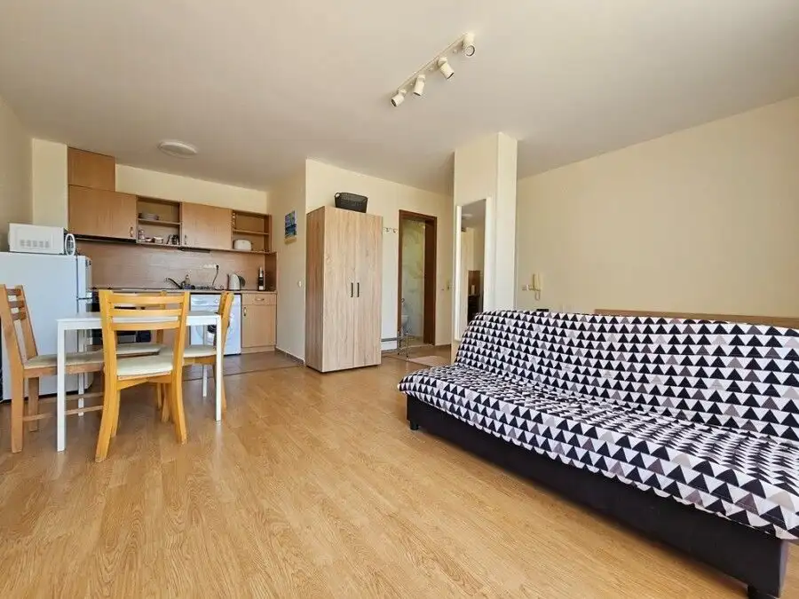 Bright studio apartment in Imperial Fort Club, Sveti Vlas, just 200 meters from the sea. Perfect for.