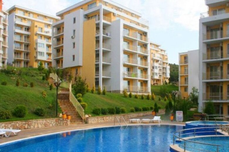 Bright studio apartment in Imperial Fort Club, Sveti Vlas, 50 sq.m., near the sea.