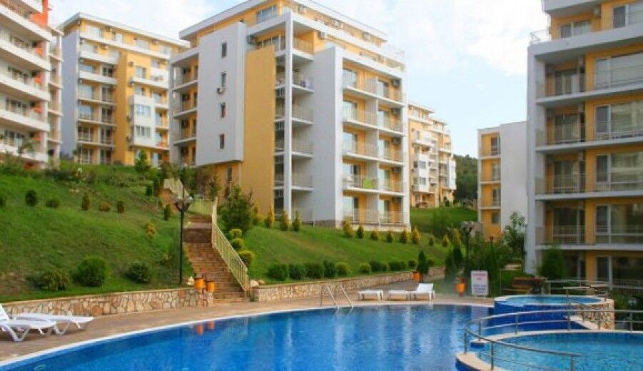 Bright studio apartment in Imperial Fort Club, Sveti Vlas, 50 sq.m., near the sea.