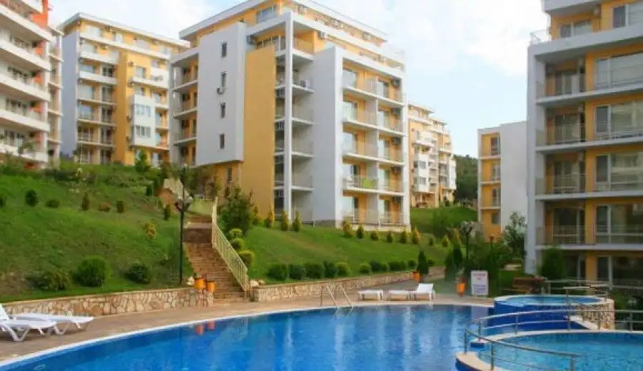 Bright studio apartment in Imperial Fort Club, Sveti Vlas, 50 sq.m., near the sea.
