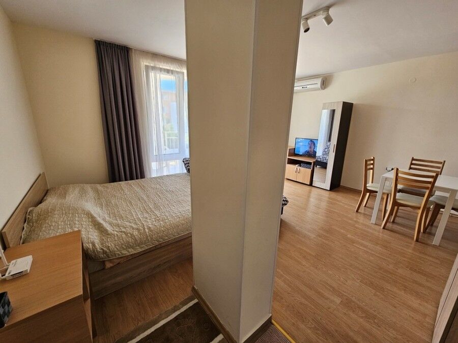 Bright studio apartment close to the sea in Sveti Vlas, 50 sq.m., ideal for relaxation or investment.