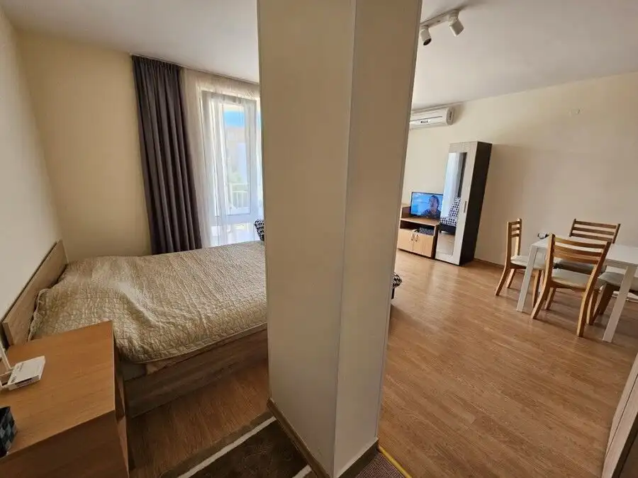 Bright studio apartment close to the sea in Sveti Vlas, 50 sq.m., ideal for relaxation or investment.