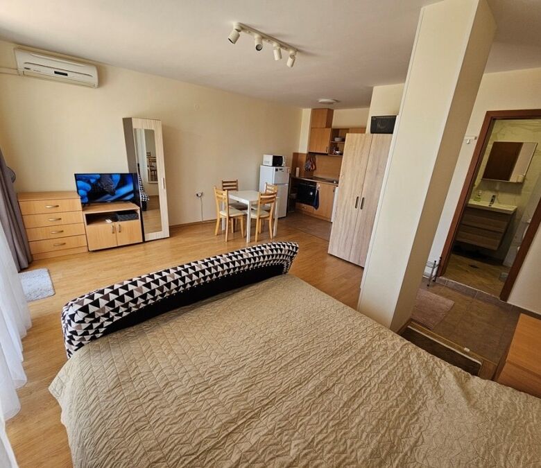 Bright studio with 50 sq.m. space at Imperial Fort Club, Sveti Vlas, just 200m from the beach.