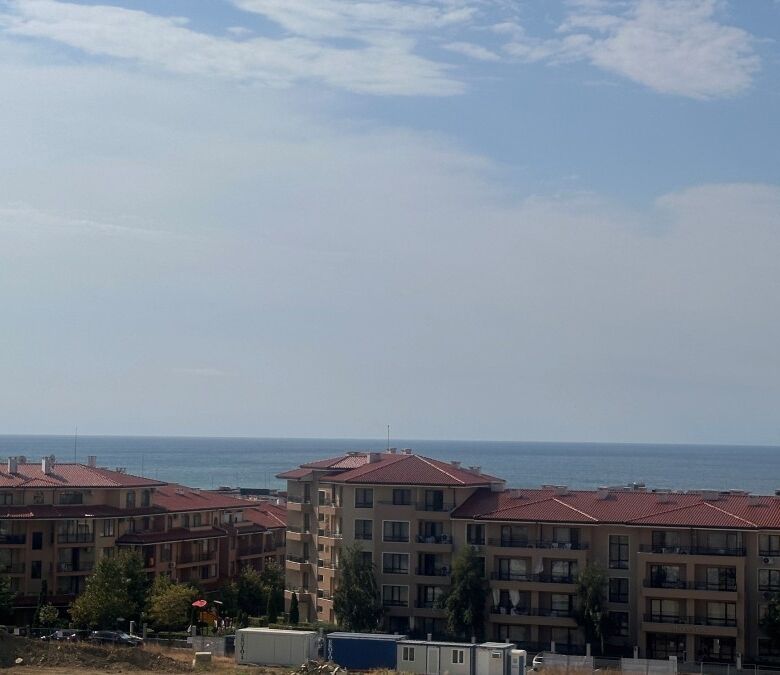 Sea view luxury penthouse in Sveti Vlas with large wrap-around terrace. Spacious 168 sq.m. apartment.