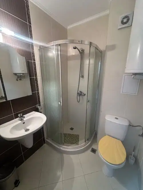 Compact furnished studio with modern bathroom in Ravda.