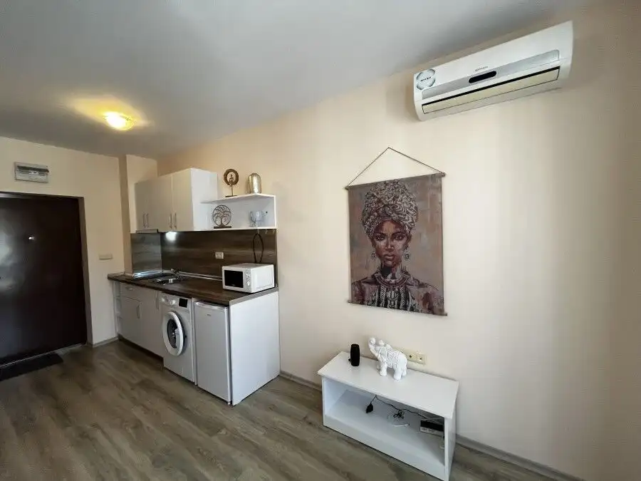 Modern studio apartment with compact kitchen in Apollon, Ravda. Perfect for comfortable living or ho.