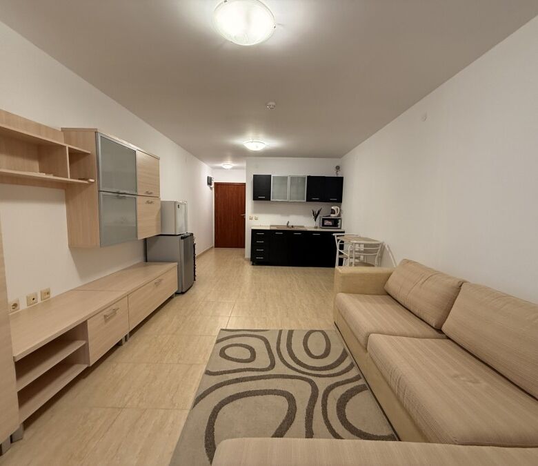 Spacious studio apartment of 38 sq.m. in Etara 3, St. Vlas, just 300 m from the sea, ideal for comfo.