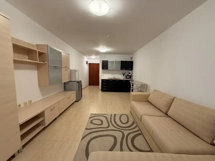 Spacious studio apartment of 38 sq.m. in Etara 3, St. Vlas, just 300 m from the sea, ideal for comfo.