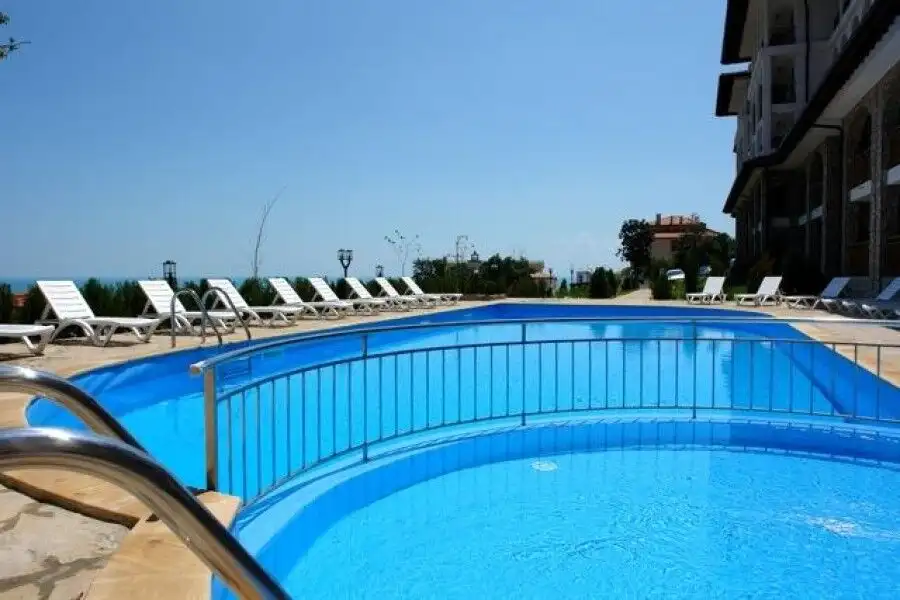 Pool with sun loungers and sea view in Etara 3, St. Vlas, just 300m from the beach.