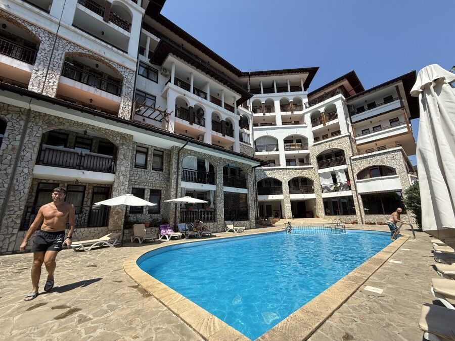 Spacious Etara 3 Studio in St. Vlas Modern studio apartment with pool view in Etara 3, St. Vlas, just 300m from the sea. Perfect for hol.
