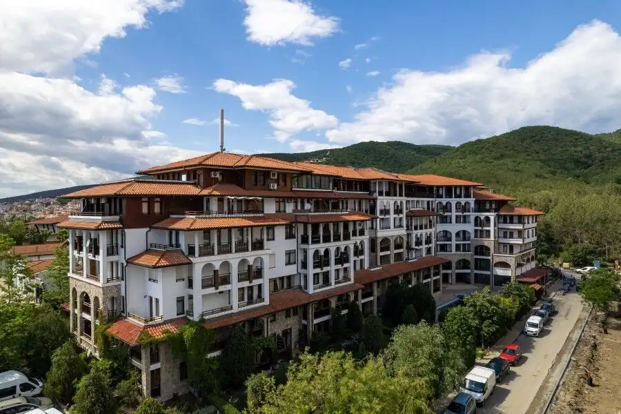 Modern studio apartment in Etara 3, St. Vlas, 300m from the sea, with scenic mountain views.