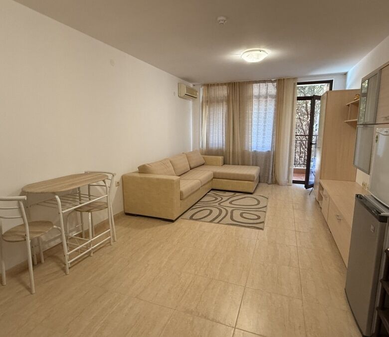 Interior view of a 38 sq.m. studio apartment in Etara 3, St. Vlas, near the sea.