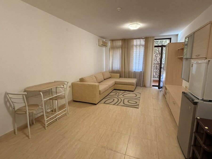 Spacious Studio Apartment in St. Vlas Interior view of a 38 sq.m. studio apartment in Etara 3, St. Vlas, near the sea.