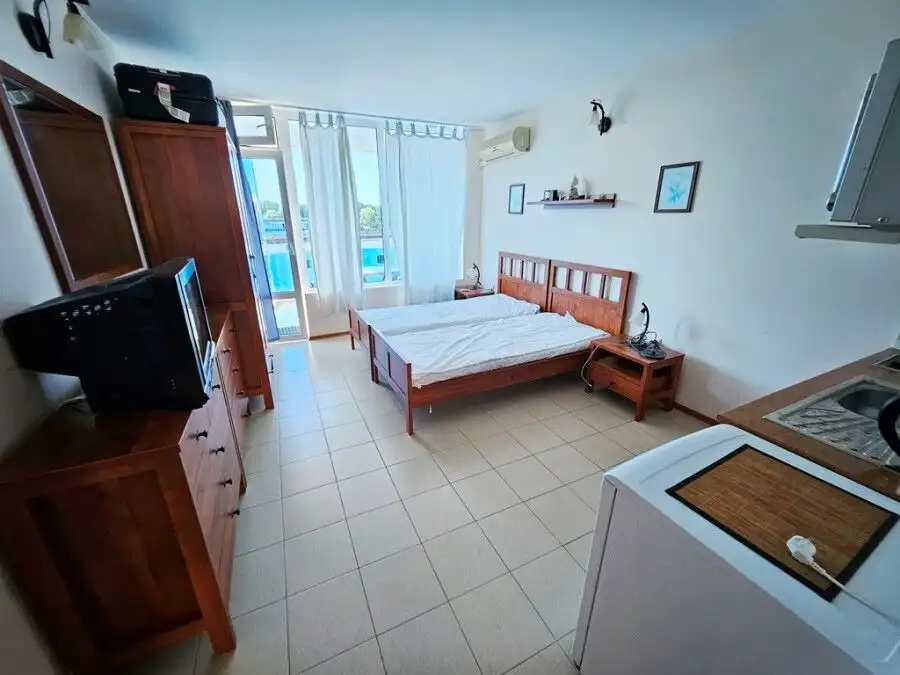 Bright studio with sea views in Esperanto hotel, 41 sq.m., fully furnished for comfortable living.