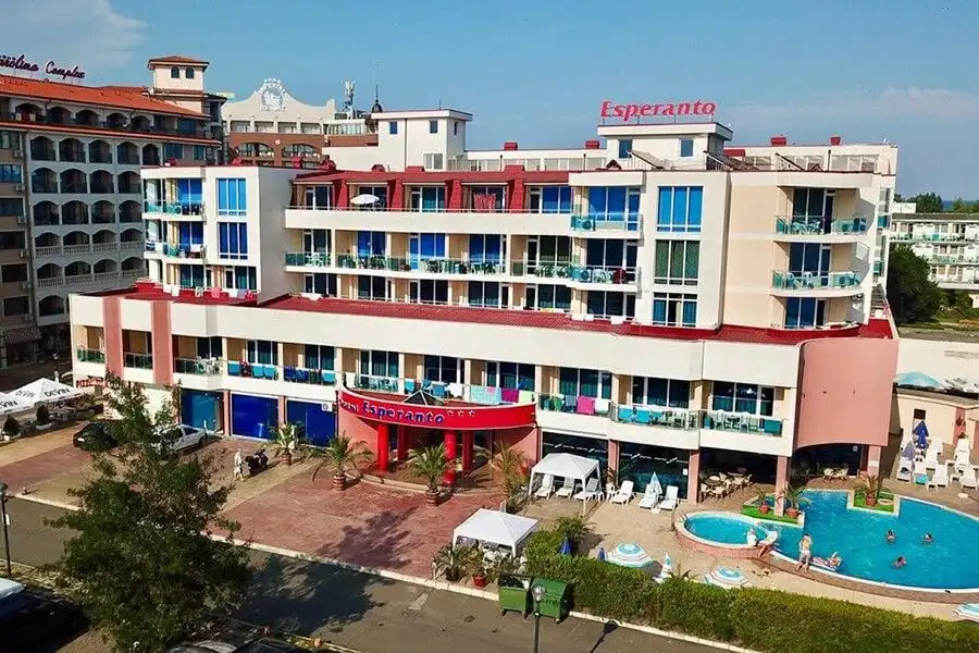 Bright 1-bedroom apartment with sea views in the Esperanto hotel, located between Sunny Beach and Ne.