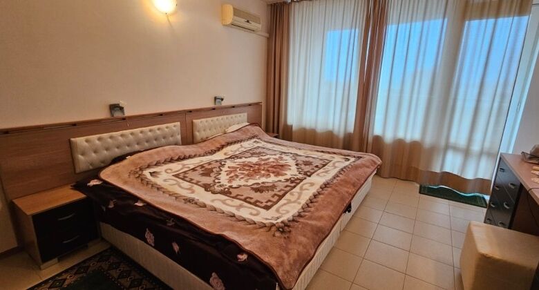 Bright sea view 1-bedroom apartment in the beachfront Esperanto hotel near Sunny Beach and Nessebar.
