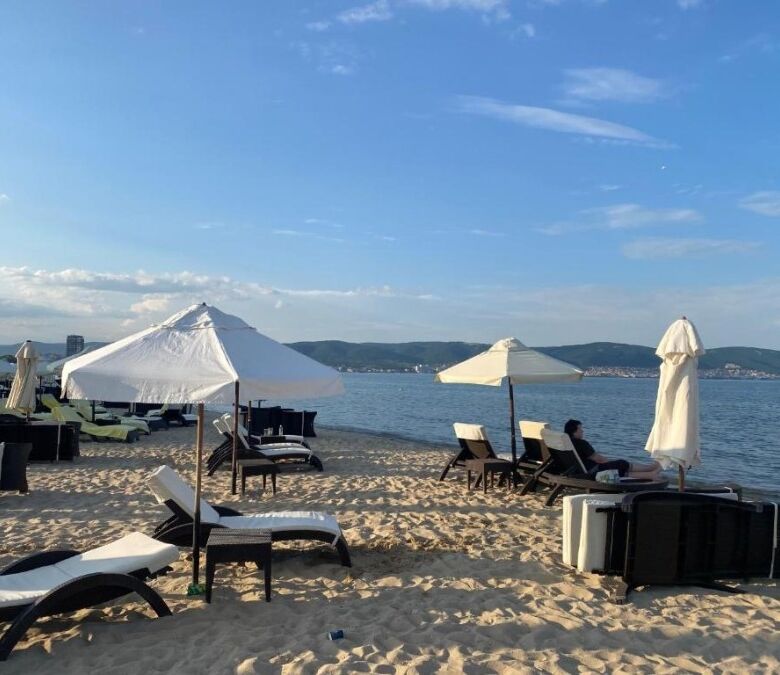 Sea view 1-bedroom apartment in hotel Esperanto, beachfront location near Nessebar.