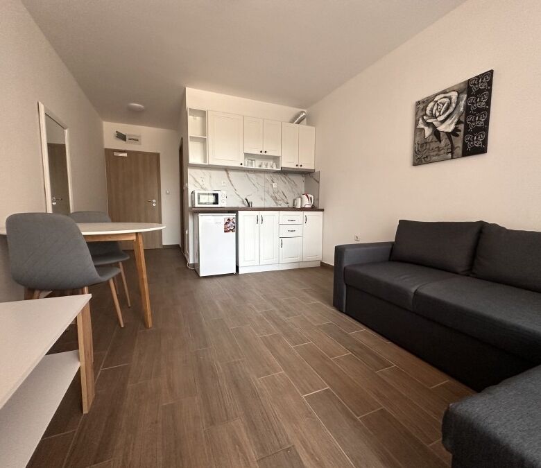 Bright studio apartment with park views, new furniture, and compact kitchen in Cascadas Family Resor.