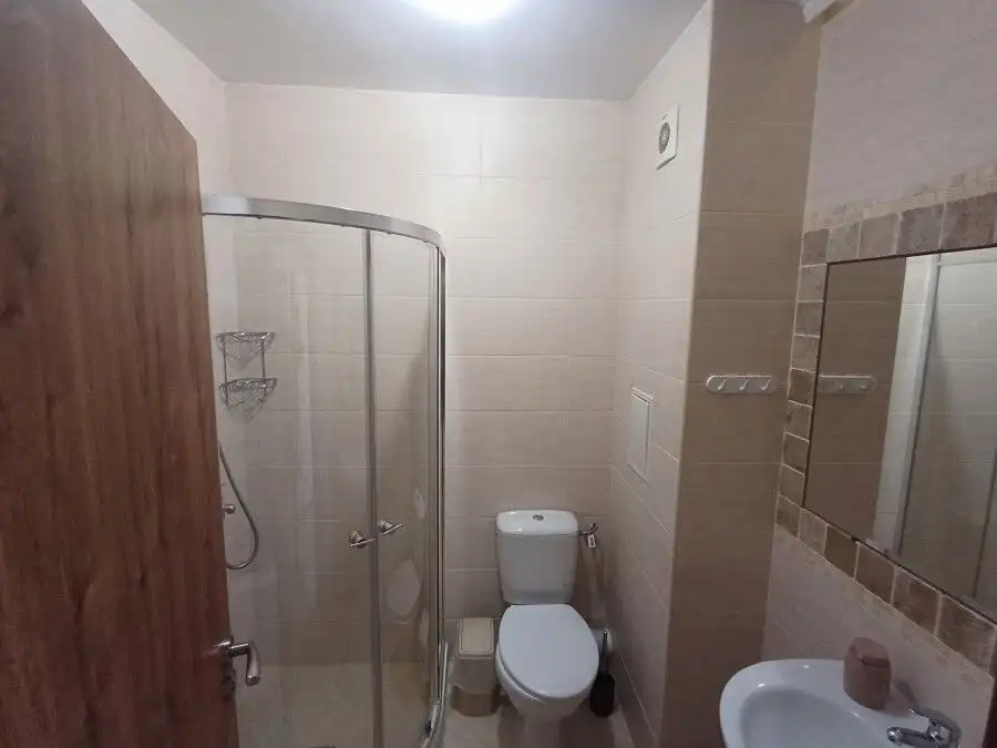 Compact studio bathroom with shower, toilet, and mirror in Cascadas Family Resort.
