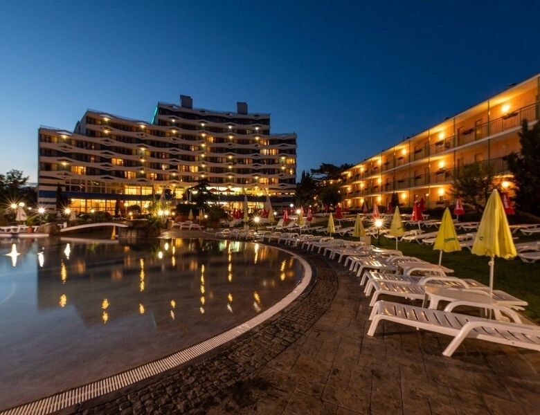 Elegant apartment with large terrace near Sunny Beach, 122 sq.m., modern finishes, close to the sea.