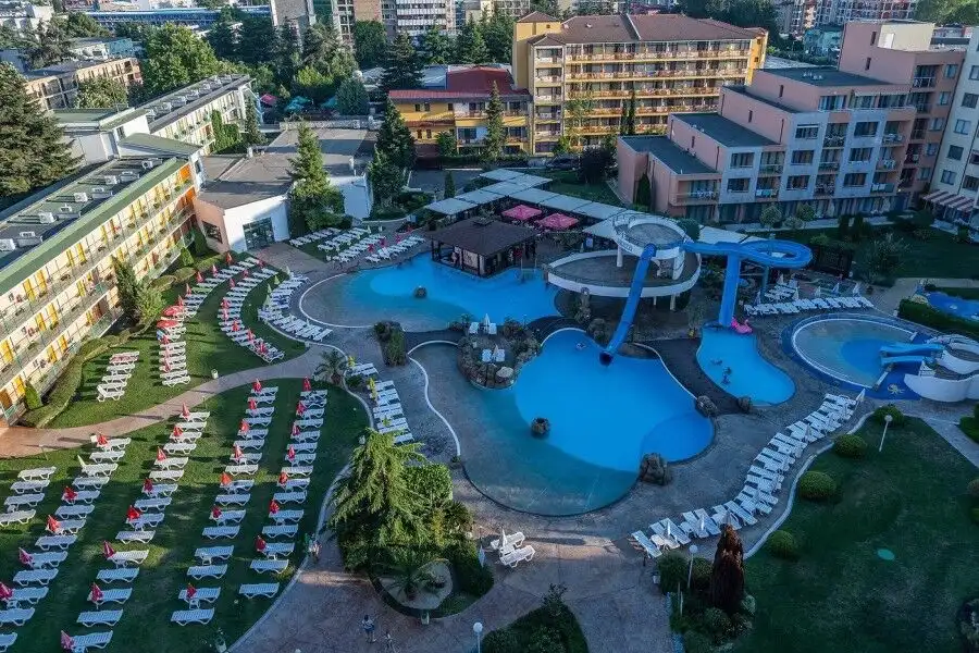 Luxurious apartment with access to pools and water slides in Sunny Beach.