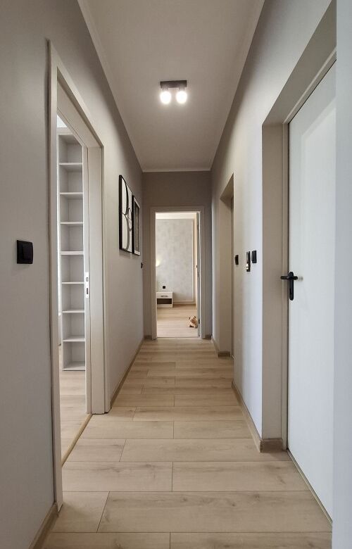 Bright, spacious corridor leading to living areas in a luxurious Trakia Plaza residence.