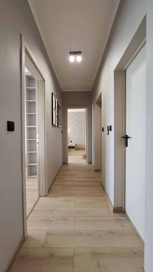 Bright, spacious corridor leading to living areas in a luxurious Trakia Plaza residence.