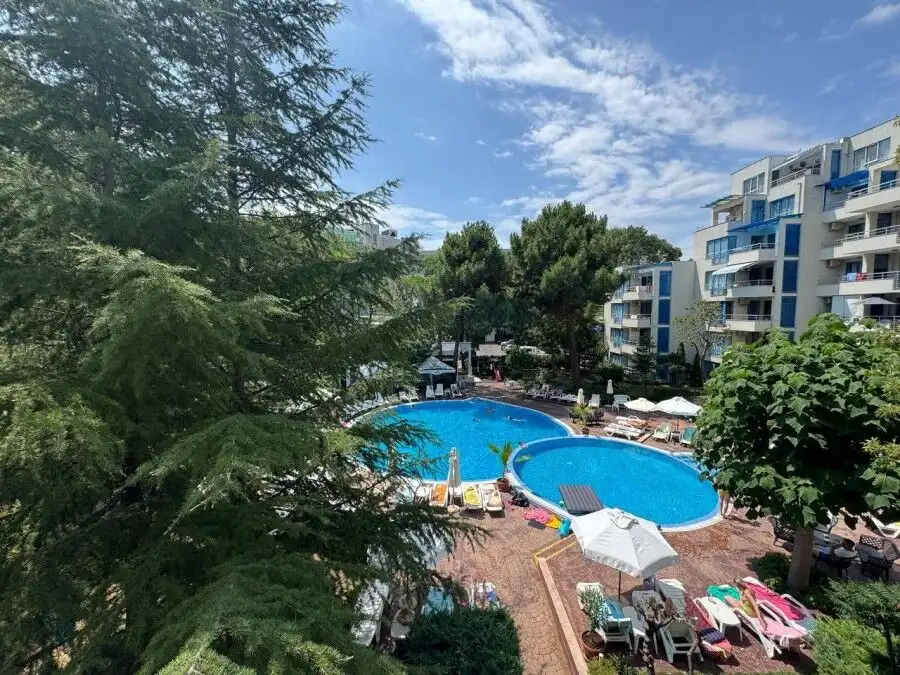 Sea view 1-bedroom apartment with pool in Sunny Beach, just 70m from the sea, in Excelsior complex.