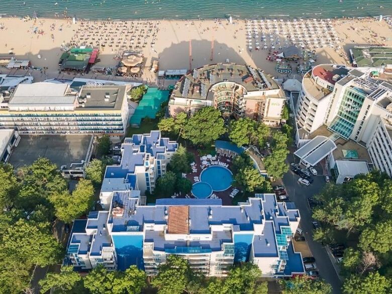 Bright 1-bedroom apartment with pool view, just 70m from the sea in Excelsior, Sunny Beach. Perfect.