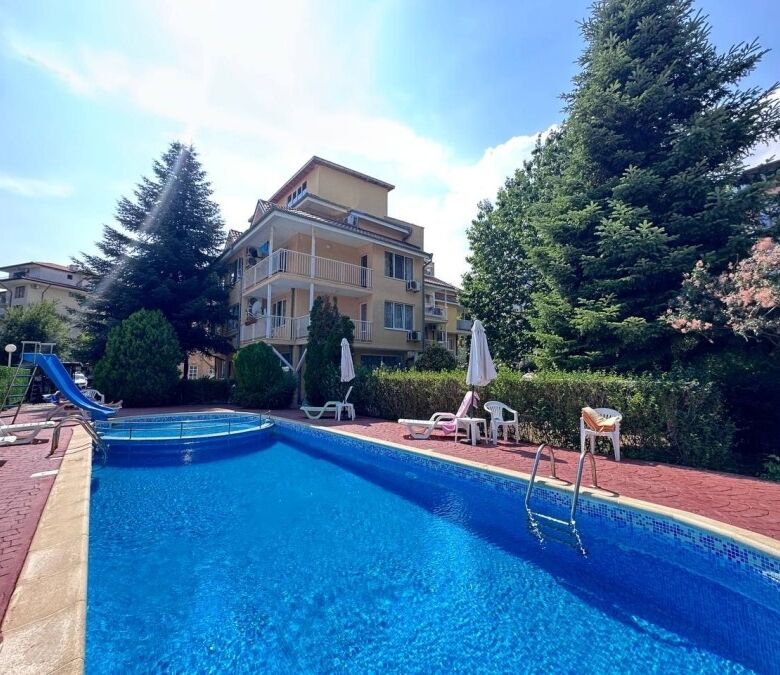 Beautiful maisonette with 2 bedrooms and a private pool in Robinson Gardens, Sunny Beach. Perfect fo.