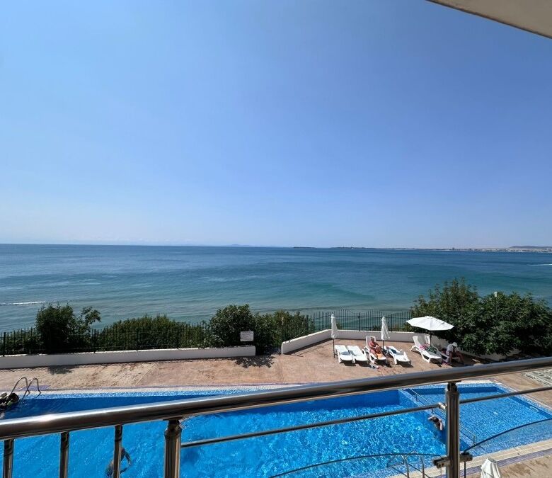 Sea view apartment in Coral Beach, St. Vlas with direct beach access and modern amenities.