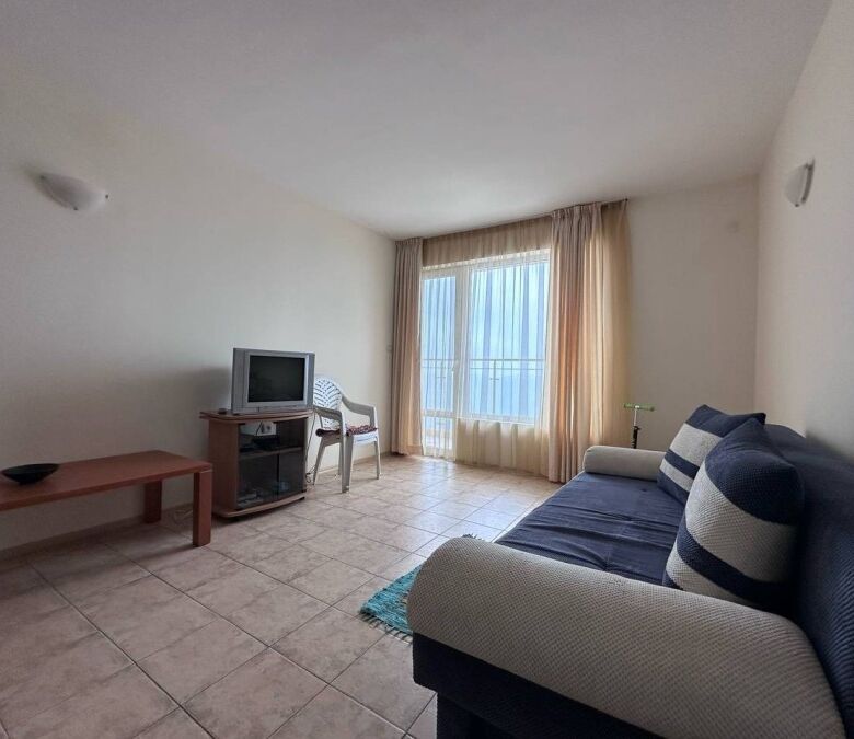 Sea front apartment with 77 sq.m. in Coral Beach, St. Vlas, offering stunning sea views and modern l.