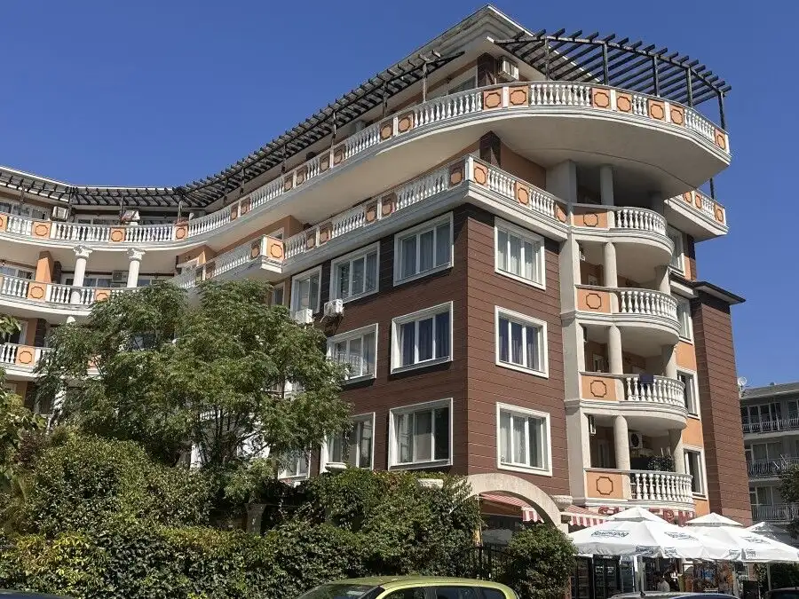 Modern 1-bedroom apartment in Villa Aria, centrally located in Sunny Beach.