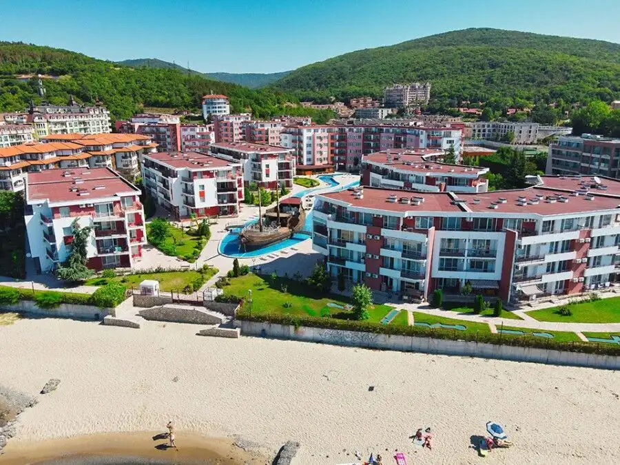 Beachfront 1-bedroom apartment in Privilege Fort, Elenite Resort with stunning sea views.