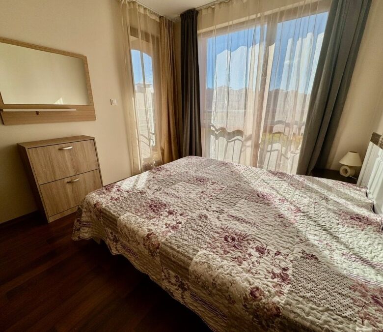 Apartment with balcony and sea view in Sunny Beach resort.