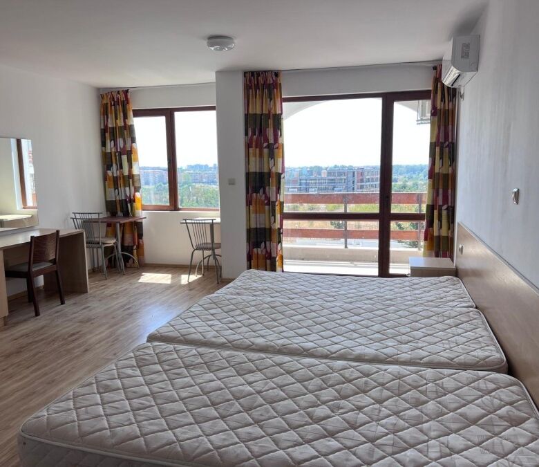 Bright studio apartment with large windows in Gardenia Hills, near Sunny Beach. Ideal for comfortabl.