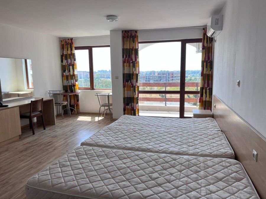 Bright studio apartment with large windows in Gardenia Hills, near Sunny Beach. Ideal for comfortabl.