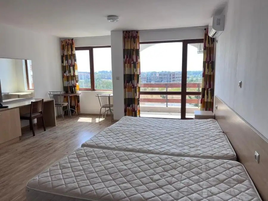 Bright studio apartment with large windows in Gardenia Hills, near Sunny Beach. Ideal for comfortabl.