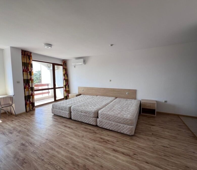Spacious studio apartment with 60 sq.m. in Gardenia Hills near Sunny Beach. Modern interior, balcony.
