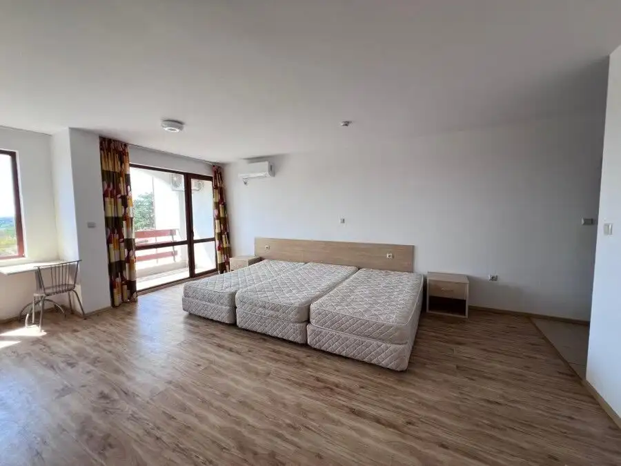 Spacious studio apartment with 60 sq.m. in Gardenia Hills near Sunny Beach. Modern interior, balcony.