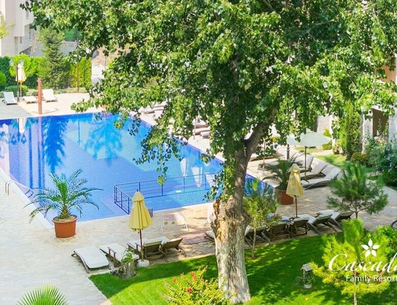 Pool view apartment with a balcony overlooking the swimming pool at Cascadas Family Resort, Sunny Be.