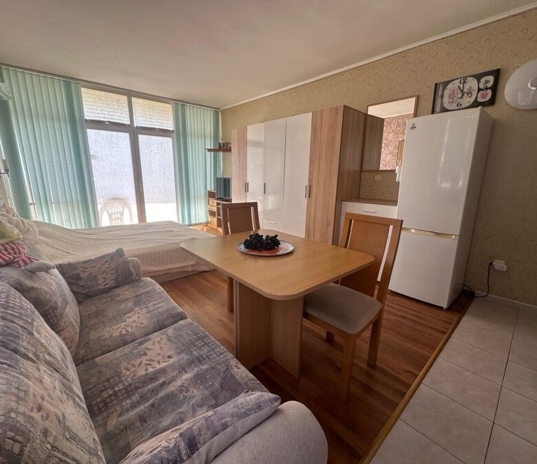 Studio apartment with large pool view, 56 sq.m., in Semiramida Gardens, Sunny Beach center.