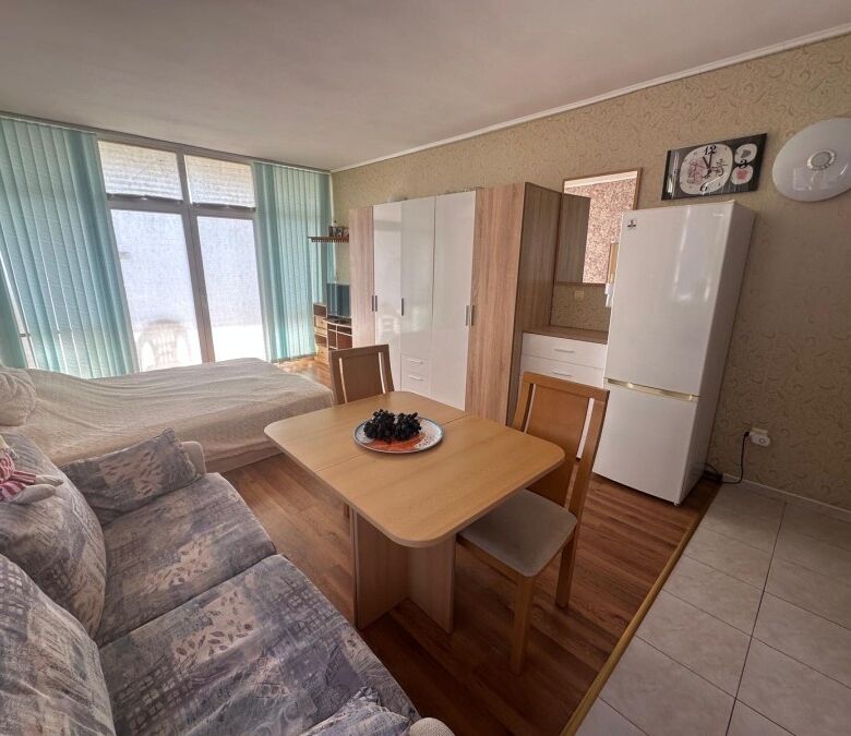 Studio apartment with pool view in Semiramida Gardens, Sunny Beach, 56 sq.m.