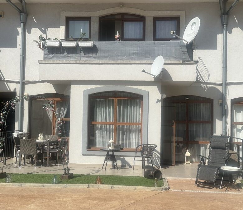 Beautifully furnished 2-bedroom apartment with balcony and garden view.