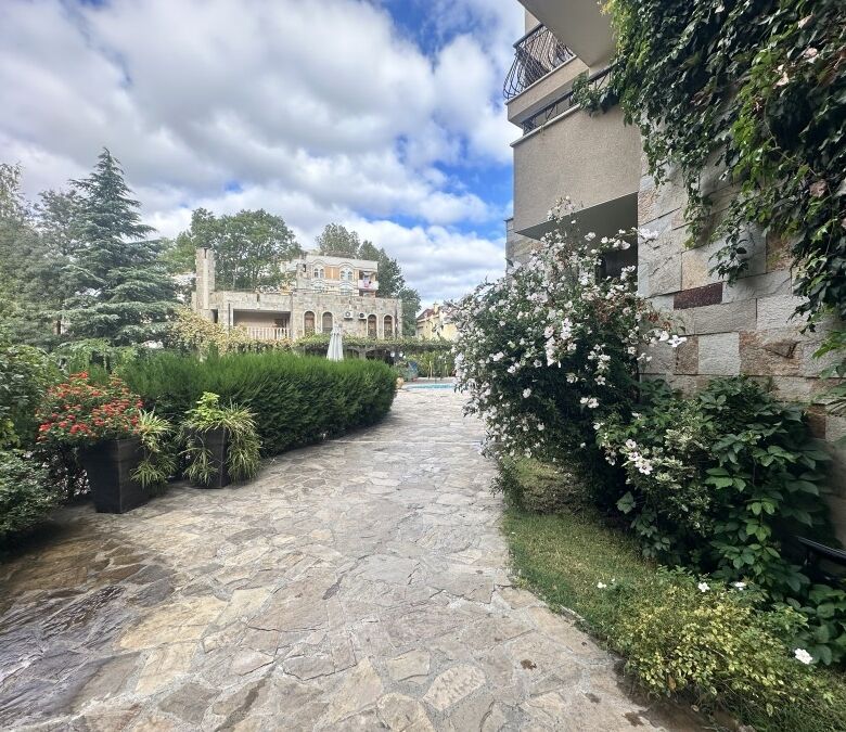 Spacious 1-bedroom apartment in Kalia, 61 sq.m., close to the sea, with lush garden views.