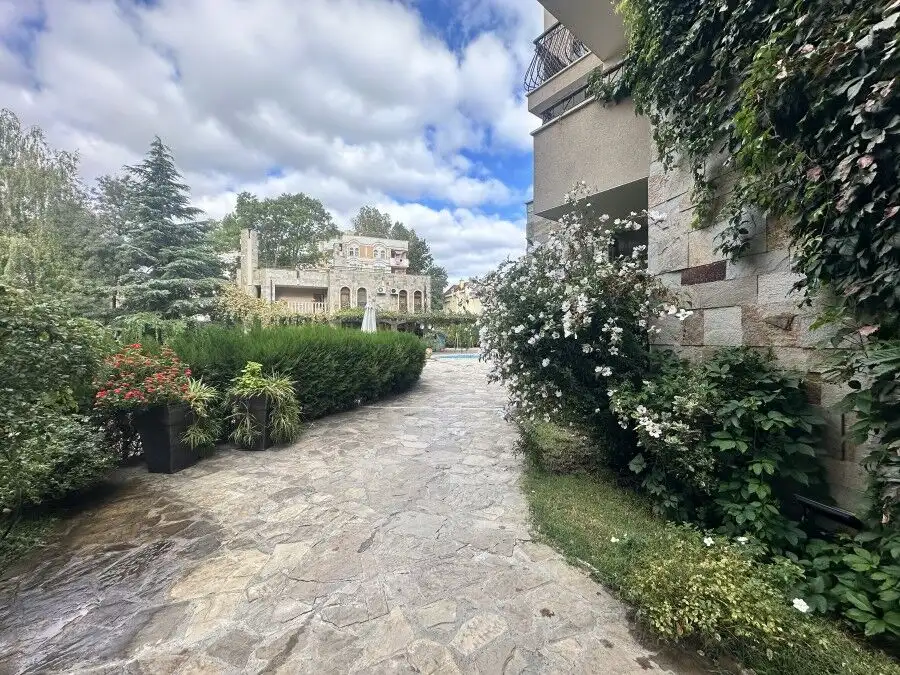 Spacious 1-bedroom apartment in Kalia, 61 sq.m., close to the sea, with lush garden views.