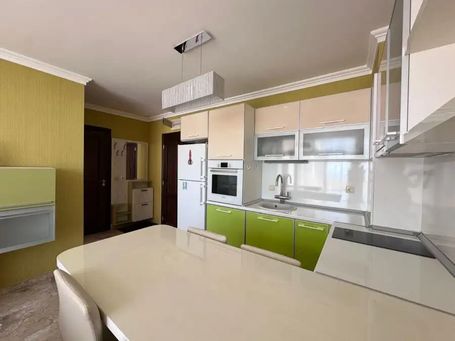 Sea view 1-bedroom apartment near the beach in Sveti Vlas, Bulgaria, with contemporary kitchen and b.