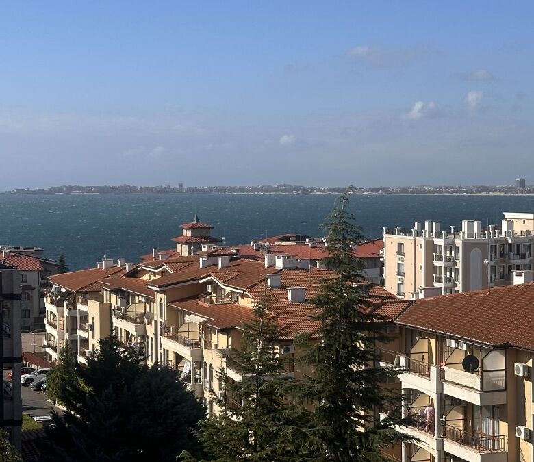 Sea view 1-bedroom apartment near the beach in Sveti Vlas, Bulgaria, with modern amenities and sceni.