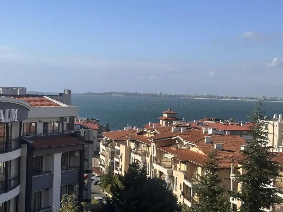 Sea view 1-bedroom apartment near the beach in Millennium 2, Sveti Vlas, offering stunning coastal v.